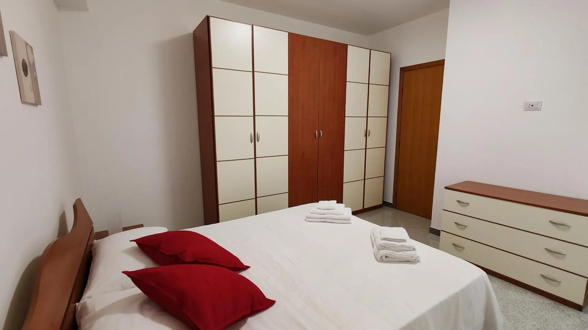 Disiu Apartment Stazzo 0*,